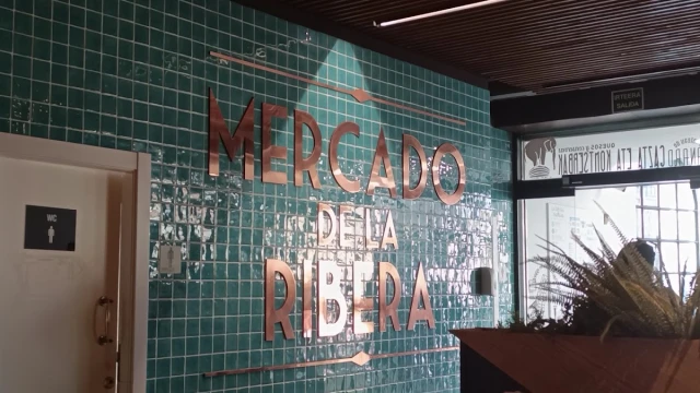 Paseo exterior del Mercado de La Ribera en Bilbao