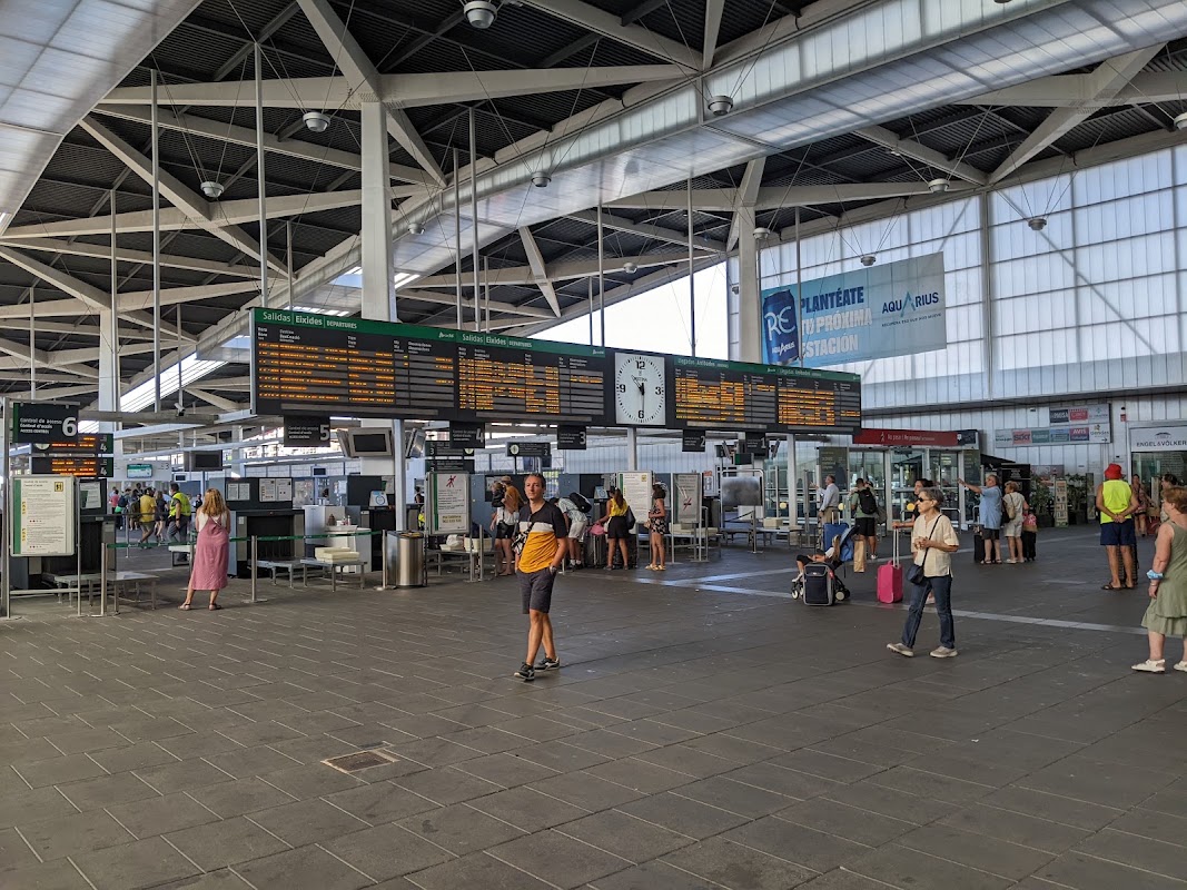 Estación València Joaquín Sorolla en Valencia