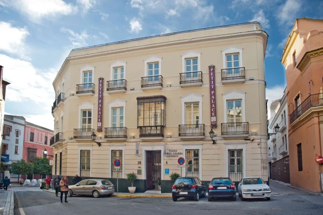 Petit Palace Santa Cruz