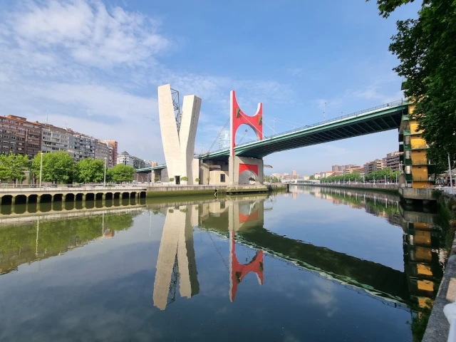 Paseo por el puente de La Salve