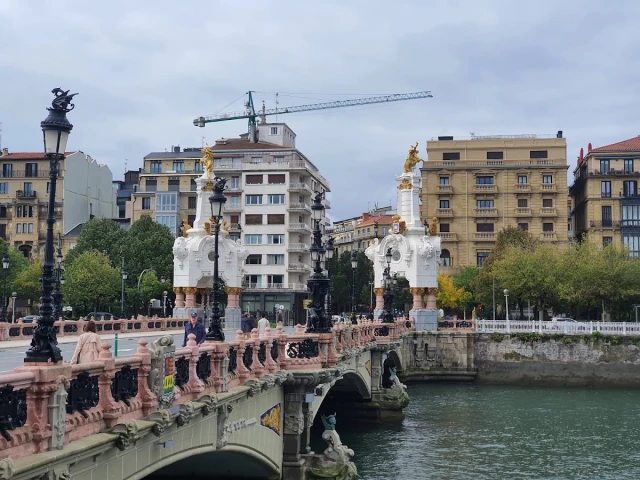 Estación de tren Donostia-San Sebastián en San Sebastián