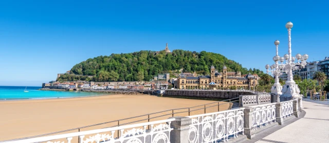 Ruta dog friendly por La Concha y Paseo Nuevo en San Sebastián
