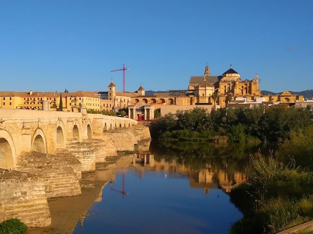 Paseo por el Puente Romano de Córdoba en Córdoba