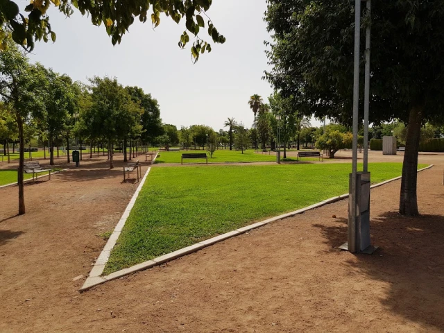 Paseo por el Parque de Miraflores en Córdoba