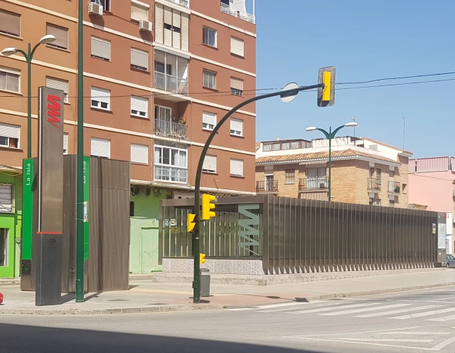 Estación Metro Málaga La Isla en Málaga